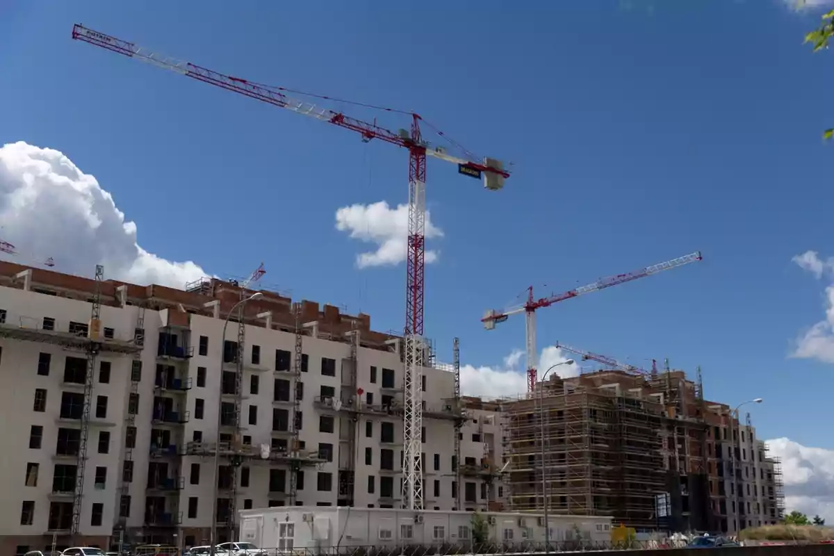 Obras en bloques de viviendas, a 17 de mayo de 2024, en Madrid