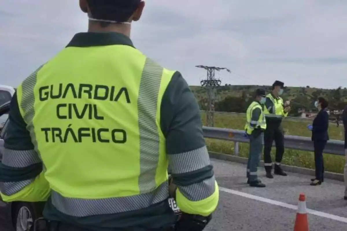 Imagen de la Guardia Civil de Tráfico en la carretera