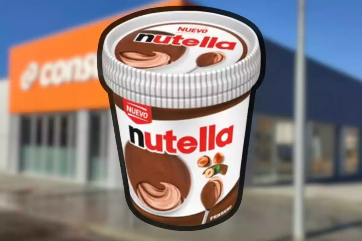 Tarrina de helado de Nutella sobre fondo de Consum desenfocado Tarrina de helado de Nutella sobre fondo de Consum desenfocado