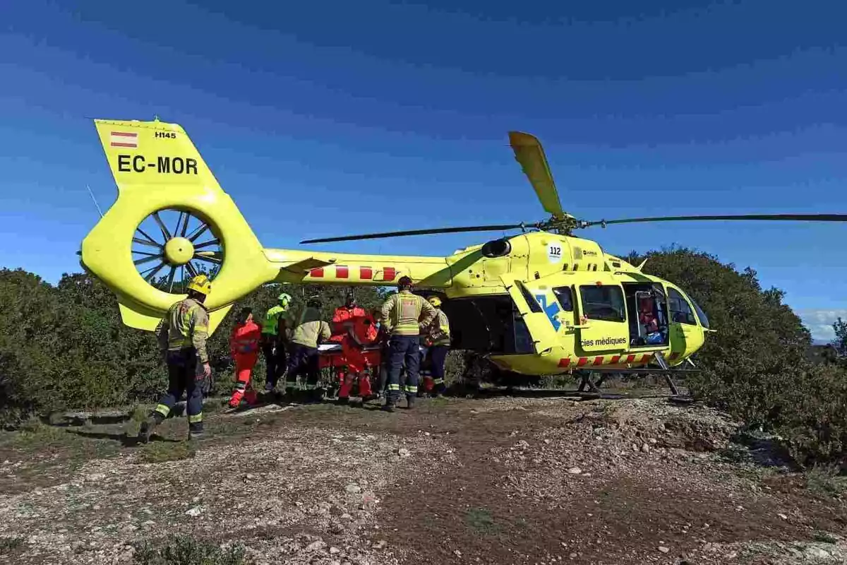 Imagen de un helicóptero medicalizado del SEM