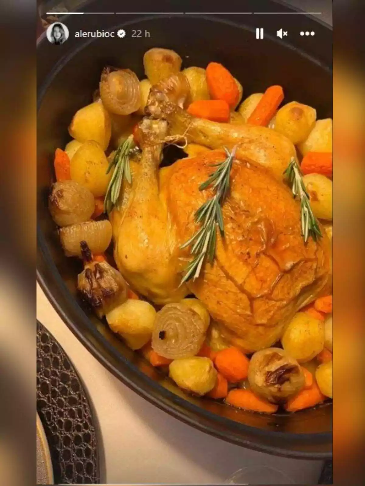 Historia de Instagram de Alejandra Rubio, hija de María Teresa Campos, que muestra un plato de comida de los días festivos de la Navidad 2023 Historia de Instagram de Alejandra Rubio, hija de María Teresa Campos, que muestra un plato de comida de los días festivos de la Navidad 2023
