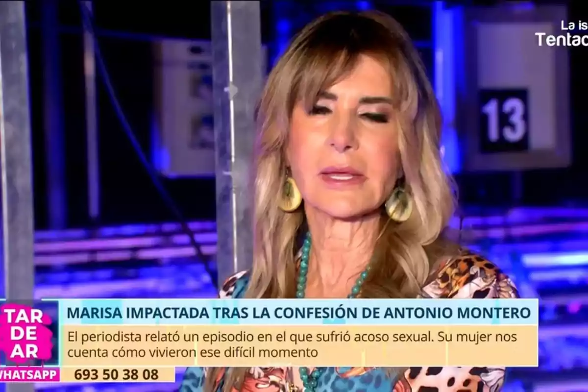 Marisa Martín-Blázquez en un set de televisión con un rótulo que menciona una confesión impactante de Antonio Montero. Marisa Martín-Blázquez en un set de televisión con un rótulo que menciona una confesión impactante de Antonio Montero.