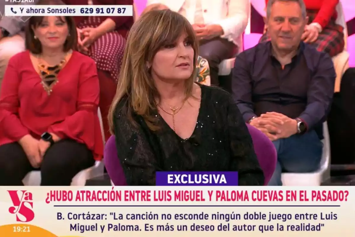 Beatriz Cortázar está sentada en un programa de televisión con un rótulo que pregunta sobre una posible atracción entre Luis Miguel y Paloma Cuevas en el pasado. Beatriz Cortázar está sentada en un programa de televisión con un rótulo que pregunta sobre una posible atracción entre Luis Miguel y Paloma Cuevas en el pasado.