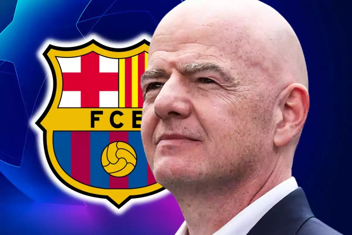Un hombre calvo con traje oscuro aparece frente al escudo del FC Barcelona sobre un fondo azul.