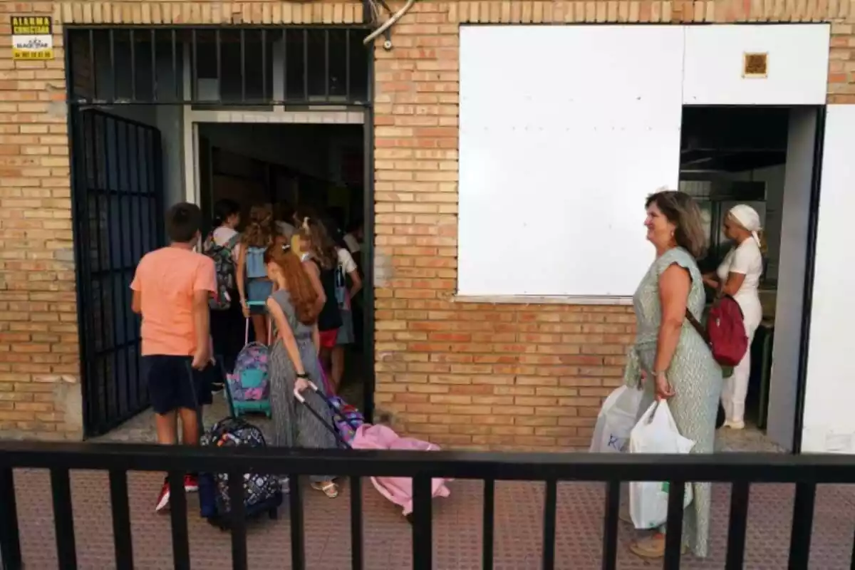 Alumnos se incorporan a su primer día de colegio para el inicio del nuevo curso escolar 2023/24. A 11 de septiembre de 2023 en Málaga