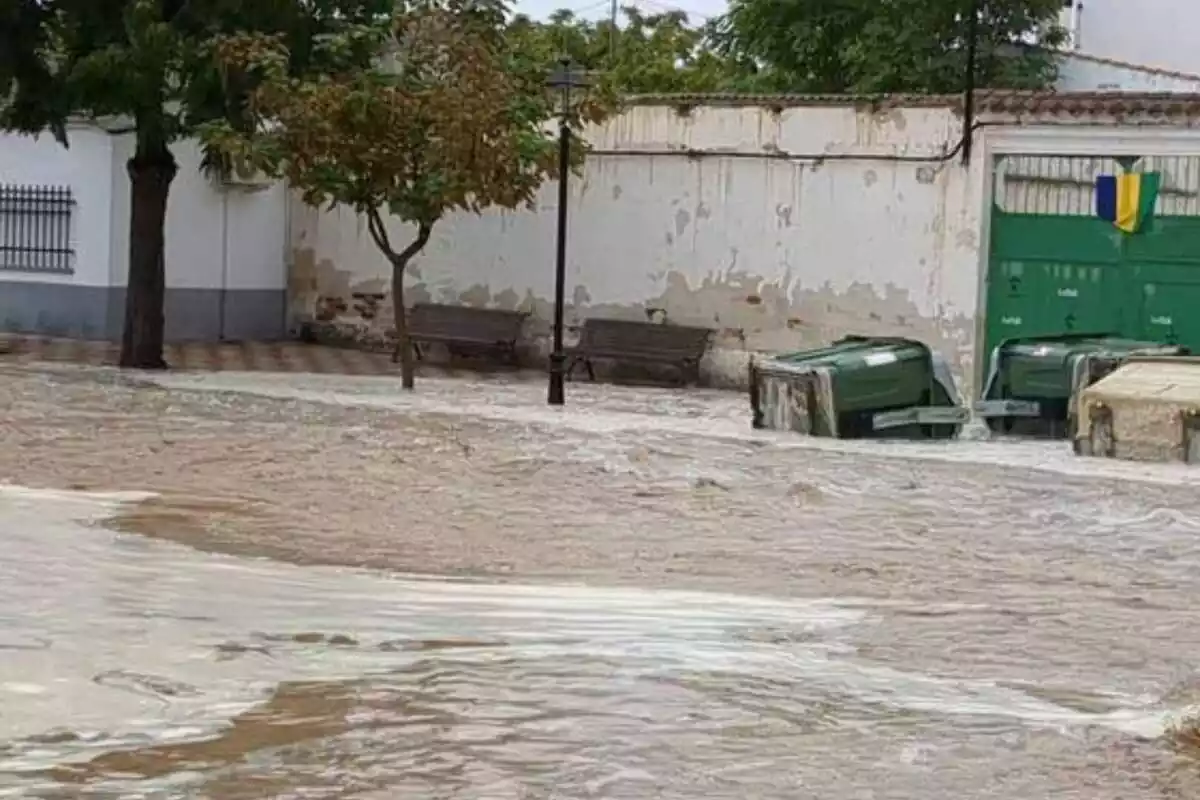 Calle de Toledo inundada por la Dana