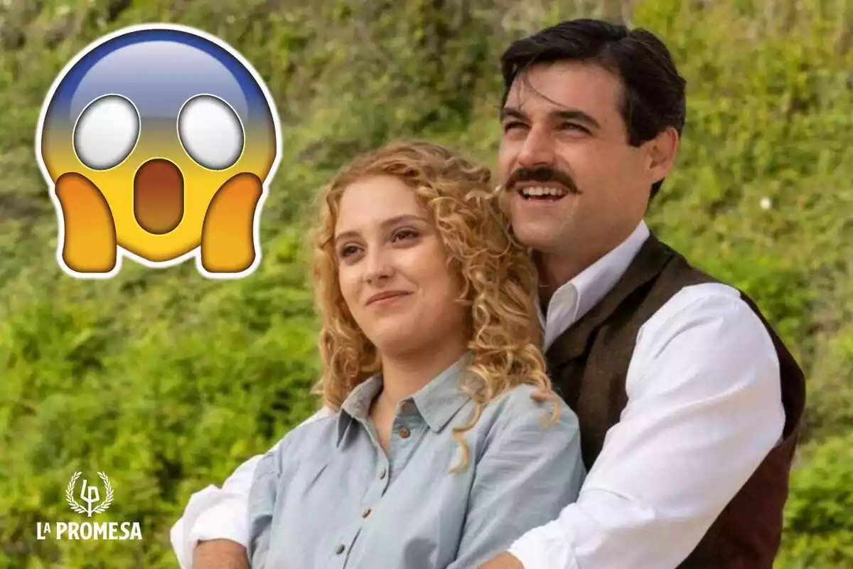Captura de pantalla de la serie 'La Promesa' con Jana y Manuel abrazados felices y, al lado, un emoji de sorpresa
