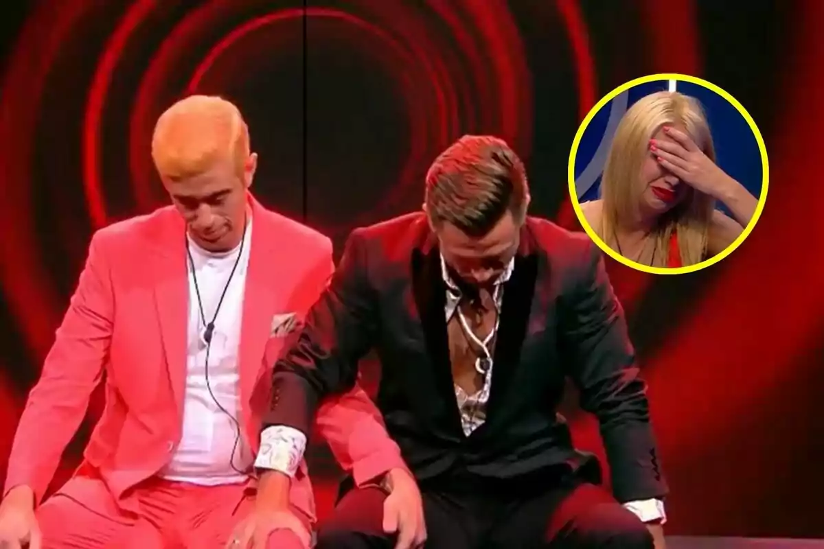 Javi y Juan sentados con la cabeza inclinada hacia abajo en la sala de expulsión de Gran Hermano y Vanessa en un recuadro amarillo llevándose la mano a la cara.