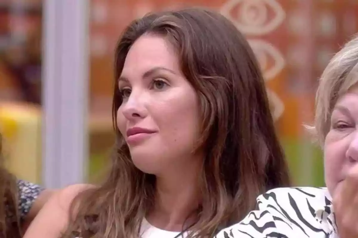 Jessica Bueno durante su bronca con Oriana en la casa de GH VIP Jessica Bueno durante su bronca con Oriana en la casa de GH VIP