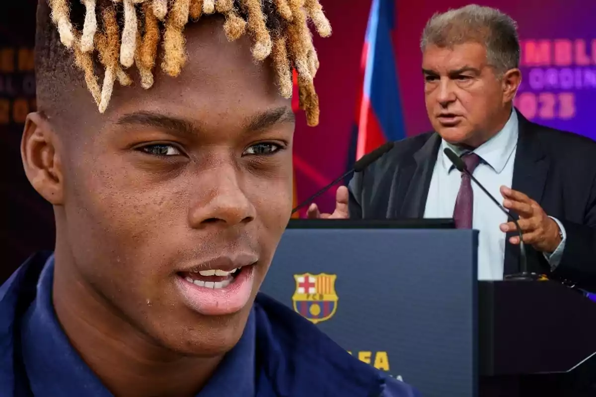 Un joven con cabello rubio y rastas en primer plano, mientras un hombre mayor con traje y corbata habla en un podio con el escudo del FC Barcelona en el fondo.