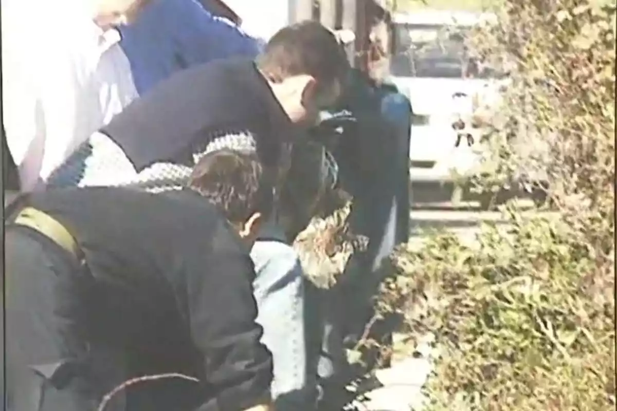 Descubrimiento del cuerpo de una victima de Joaquín Ferrándiz Descubrimiento del cuerpo de una victima de Joaquín Ferrándiz