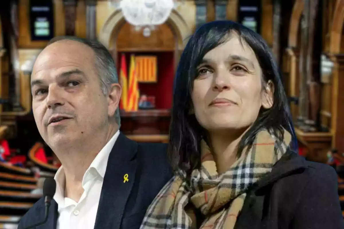 Dos personas en primer plano con un fondo de un parlamento con banderas.