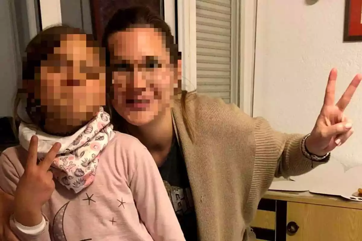 Jordina Martínez, asesinada en 2021, junto a una de sus hijas