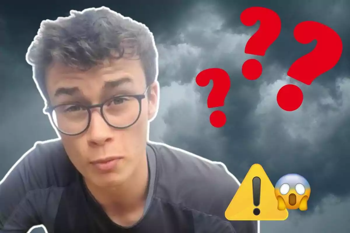 Joven con gafas y expresión seria, fondo de cielo nublado con signos de interrogación rojos y emojis de advertencia y sorpresa.