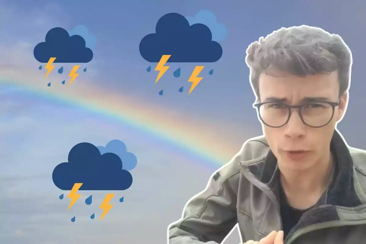 Jorge Rey con gafas y chaqueta aparece en primer plano, mientras que en el fondo se observa un cielo con un arcoíris y varios iconos de nubes con rayos y lluvia.