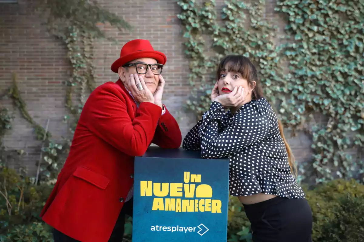 Fotografía de José Corbacho y Yolanda Ramos en la presentación de Un nuevo amanecer