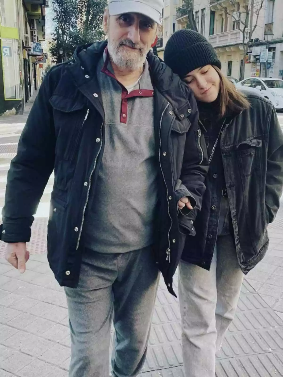 Post de Irene Gil en Instagram con José Luis Gil paseando por la calle el 11 de febrero de 2023 Post de Irene Gil en Instagram con José Luis Gil paseando por la calle el 11 de febrero de 2023