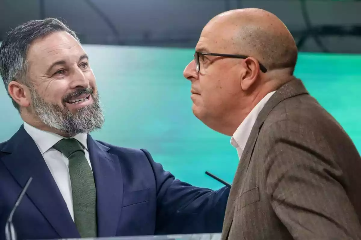 Montaje con Santiago Abascal y josé Zaragoza en primer plano