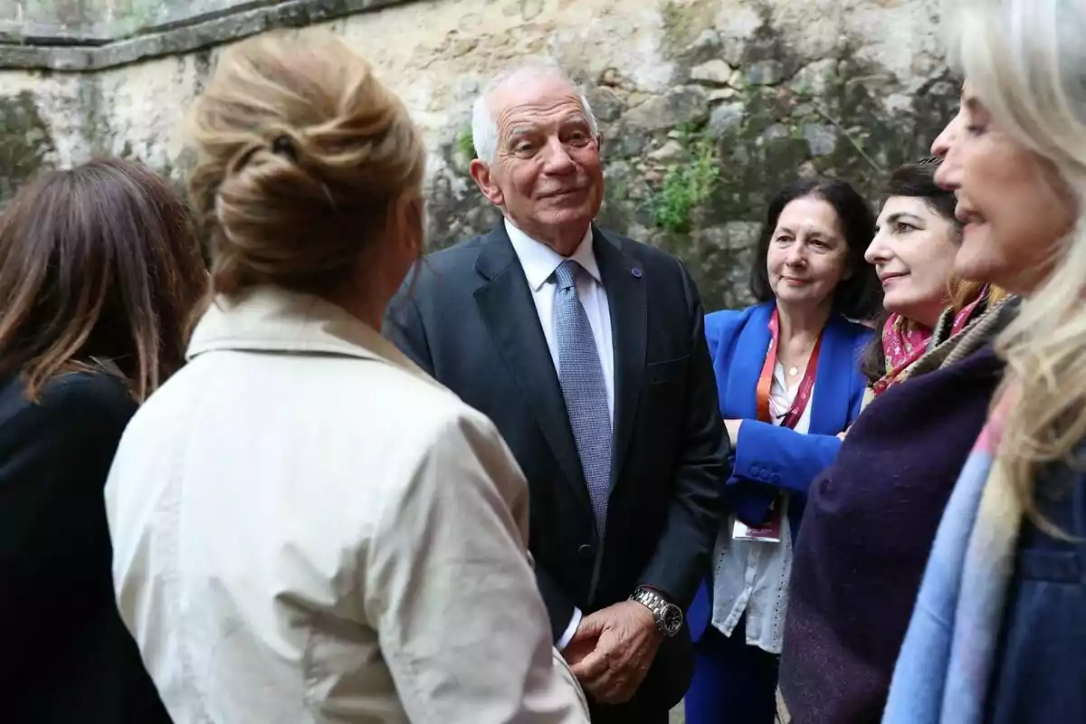 El exalto Representante de la Unión para Asuntos Exteriores y Política de Seguridad y expresidente del Parlamento Europeo, Josep Borrell, en el Monasterio de San Jerónimo de Yuste, a 9 de mayo de 2025, en Cuacos de Yuste, Cáceres. El exalto Representante de la Unión para Asuntos Exteriores y Política de Seguridad y expresidente del Parlamento Europeo, Josep Borrell, en el Monasterio de San Jerónimo de Yuste, a 9 de mayo de 2025, en Cuacos de Yuste, Cáceres.