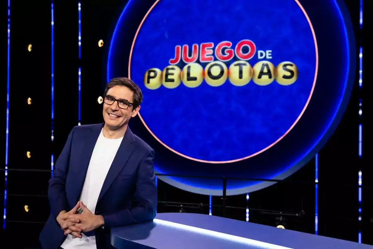 Captura de Juanra Bonet en el rodaje de Juego de Pelotas de Antena 3