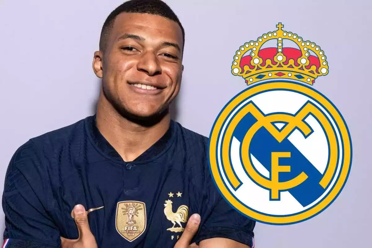 Kylian Mbappé al lado del escudo del Real Madrid