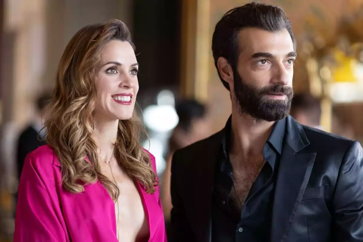 Fotografía de Maggie Civantos y Ilker Kaleli como protagonistas de La Pasión Turca de Antena 3