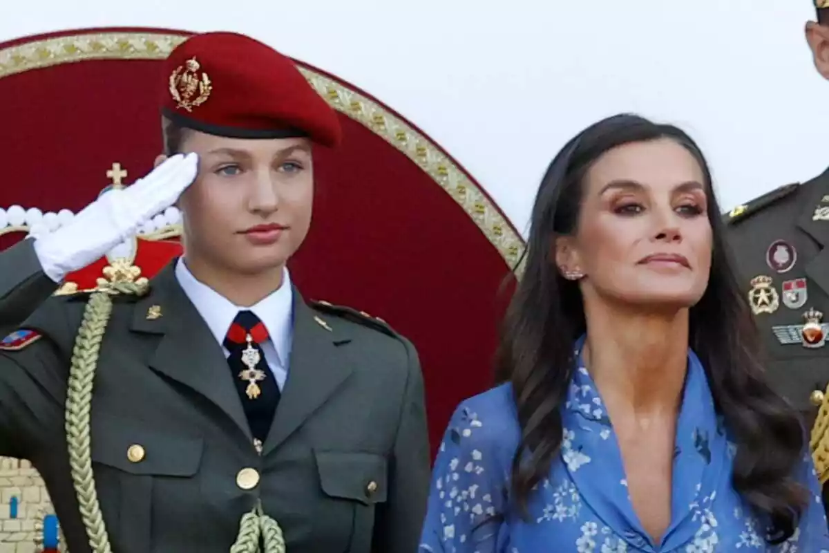 La princesa Leonor junto a su madre, la Reina Letízia el 12 de octubre