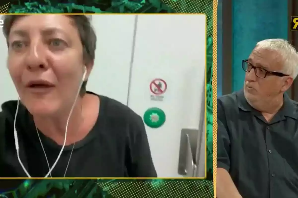 Eva Hache con auriculares participa en una videollamada mientras Leo Harlem de cabello canoso y gafas la observa desde 'La Revuelta'. Eva Hache con auriculares participa en una videollamada mientras Leo Harlem de cabello canoso y gafas la observa desde 'La Revuelta'.