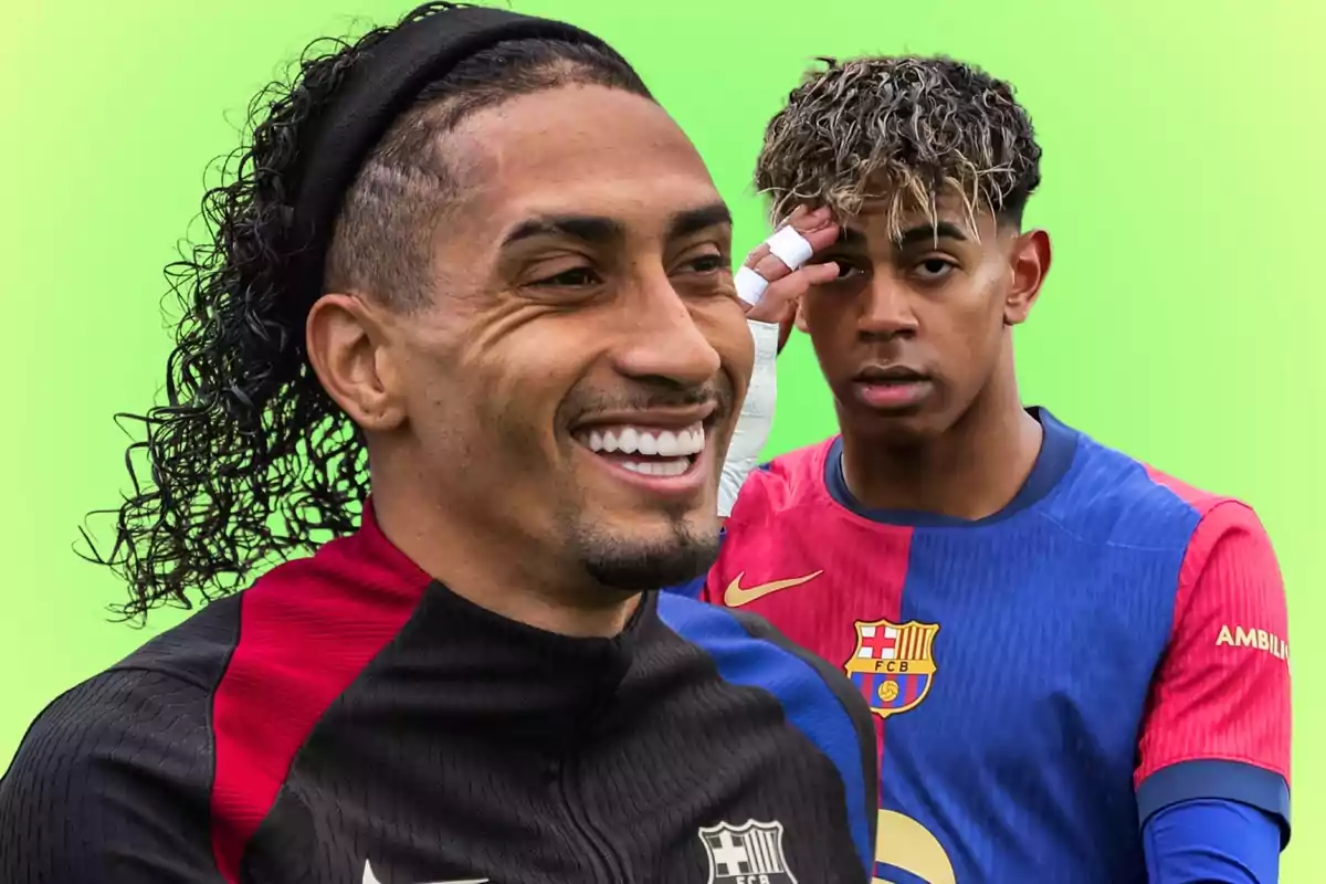 Dos futbolistas del FC Barcelona con uniforme del equipo sobre un fondo verde claro
