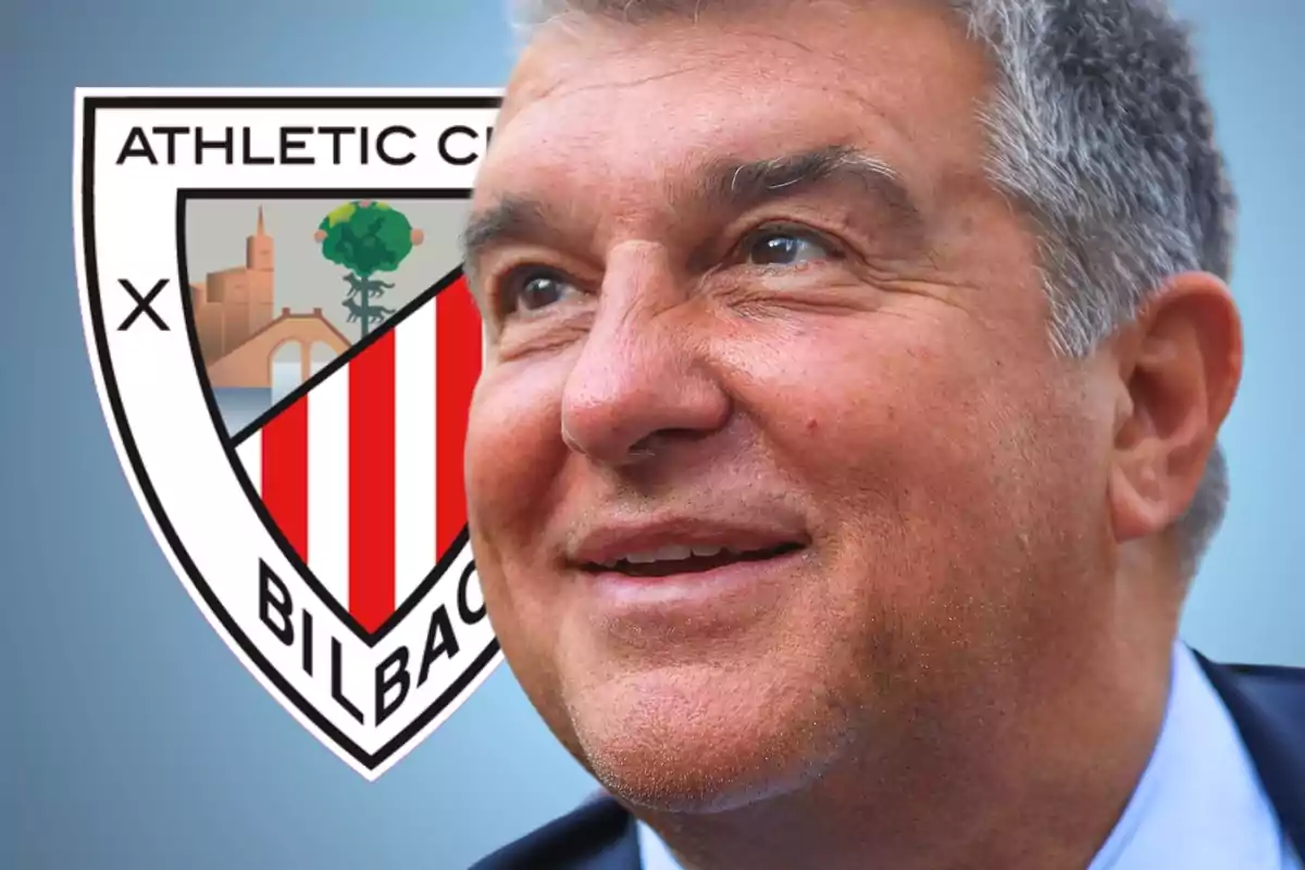 Hombre sonriente con el escudo del Athletic Club de Bilbao de fondo.