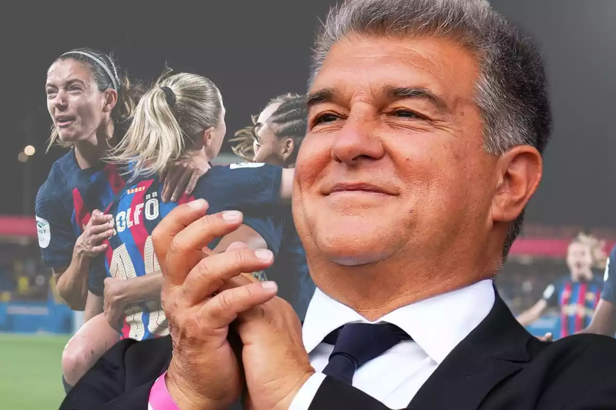 Joan Laporta aplaude con una imagen del FC Barcelona Femenino celebrando un gol al fondo