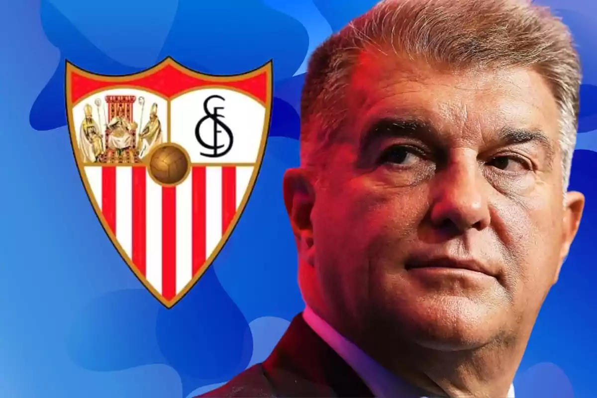 Un hombre con expresión seria junto al escudo del Sevilla FC sobre un fondo azul.