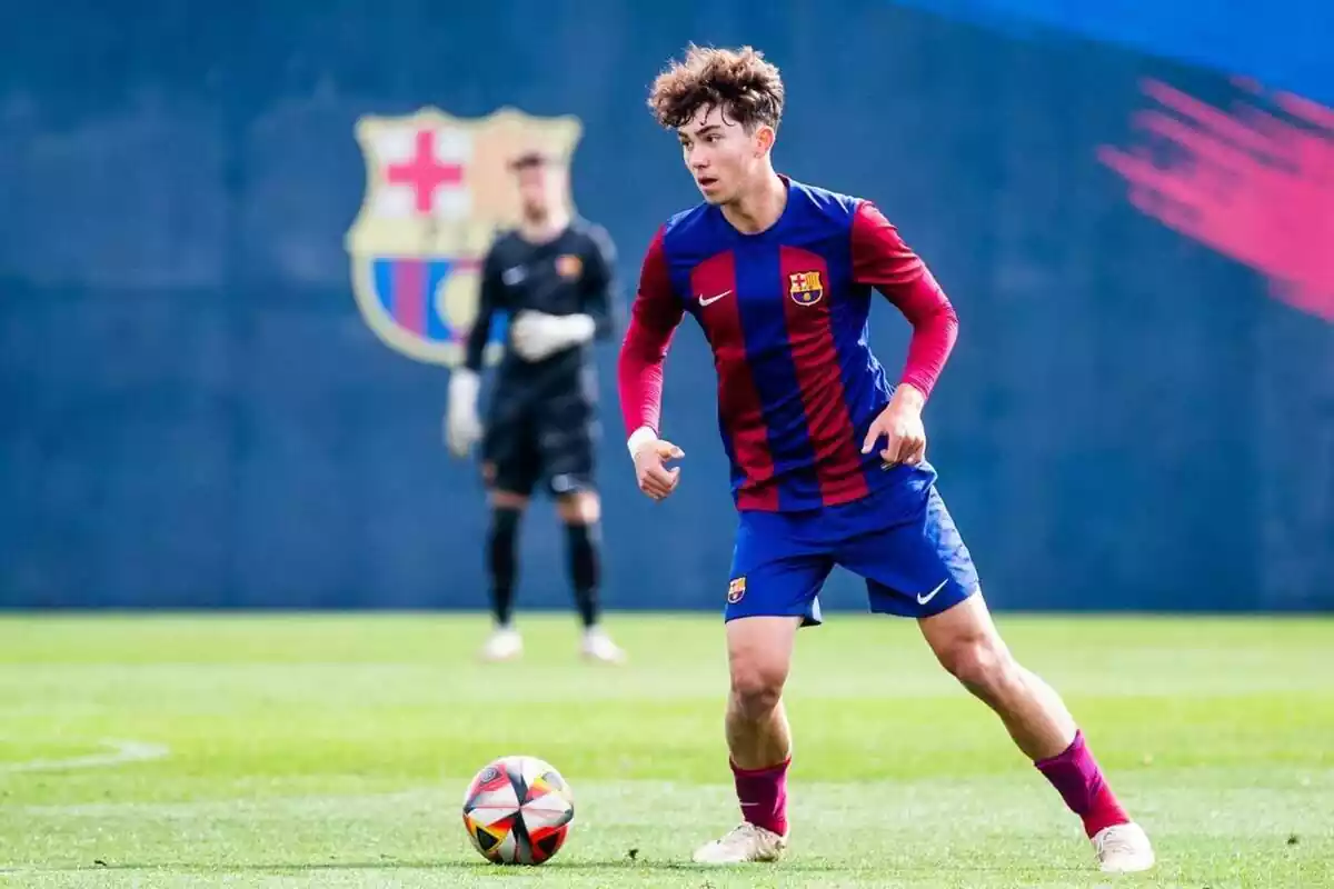 Leo Saca jugando un partido con el FC Barcelona Leo Saca jugando un partido con el FC Barcelona