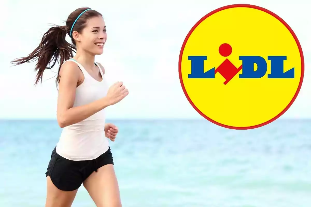 Mujer corriendo en la playa con el logo de Lidl en la esquina superior derecha.