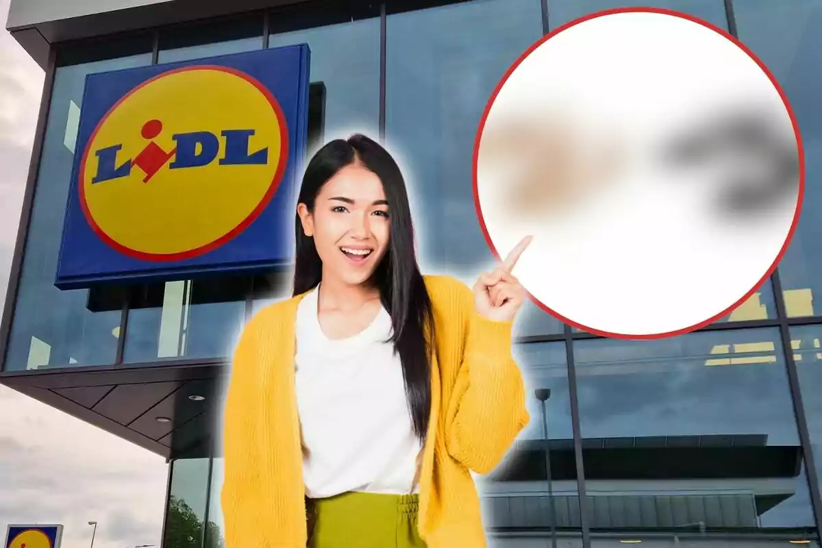 Una mujer sonriente con un suéter amarillo señala hacia un círculo borroso frente a una tienda Lidl.