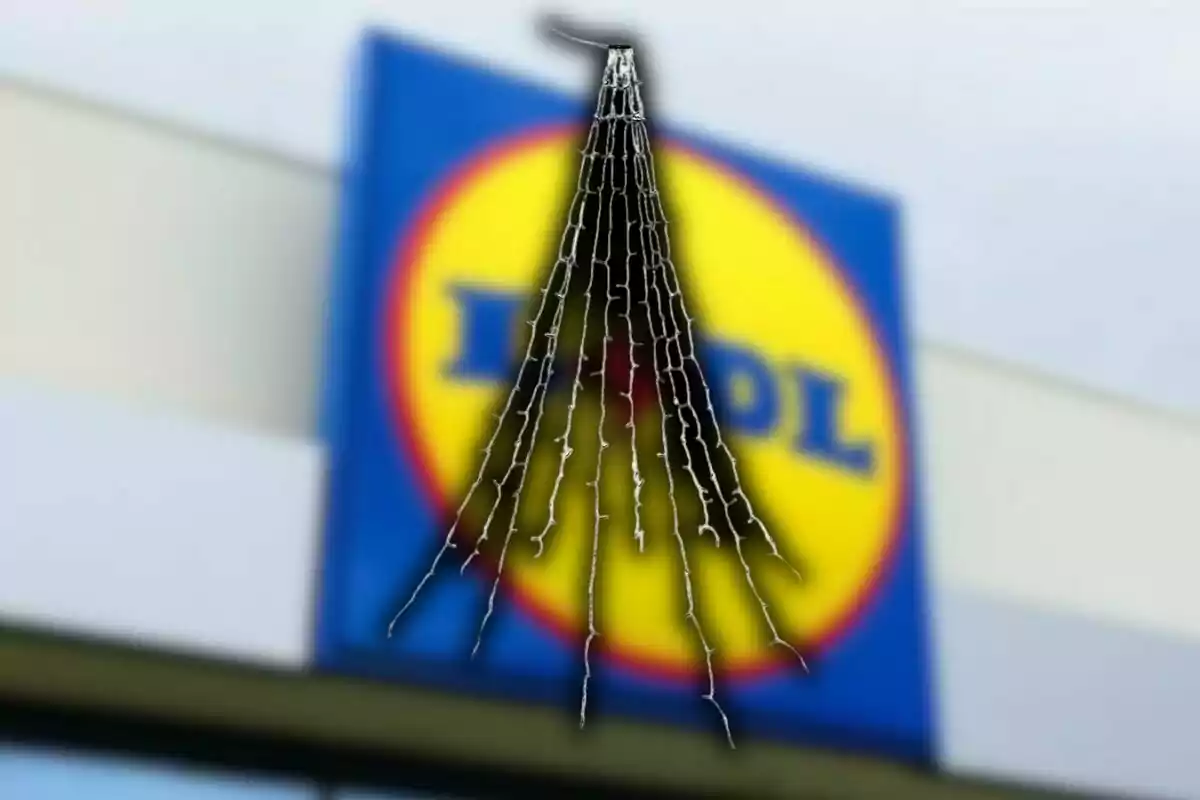 Un cartel de supermercado con un efecto visual que simula una torre de electricidad. Un cartel de supermercado con un efecto visual que simula una torre de electricidad.