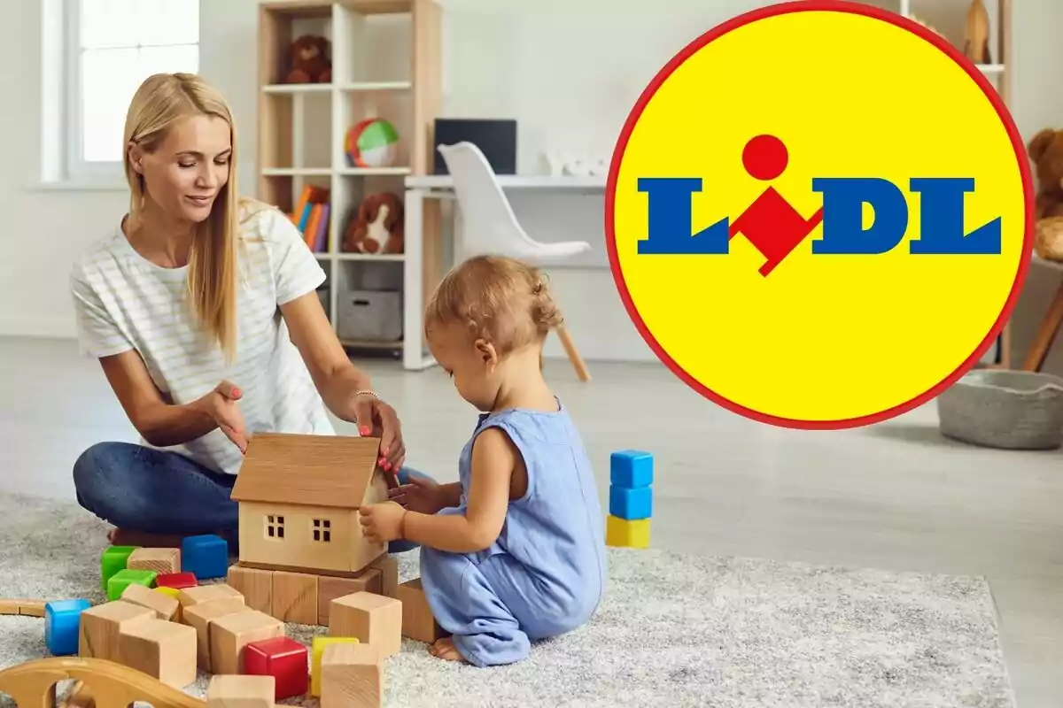 Una mujer y un niño pequeño juegan con bloques de construcción en una habitación, con el logotipo de Lidl en la esquina superior derecha.