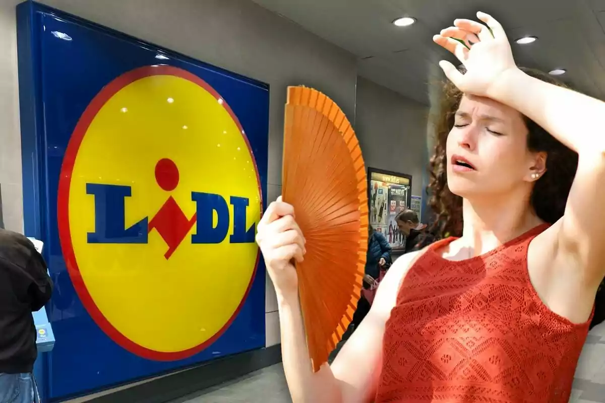 Una mujer con un abanico naranja se abanica y parece acalorada frente a una tienda de Lidl