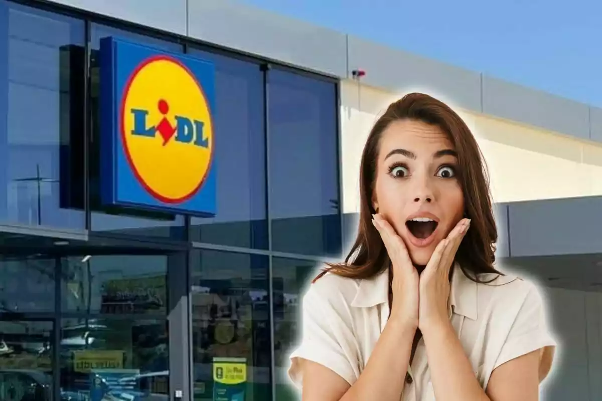 Mujer sorprendida frente a una tienda Lidl.