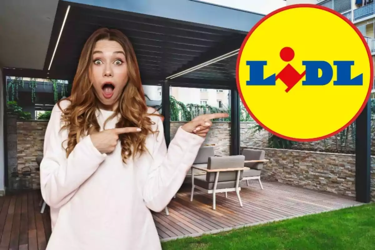 Una mujer sorprendida señala el logotipo de Lidl en un patio moderno.