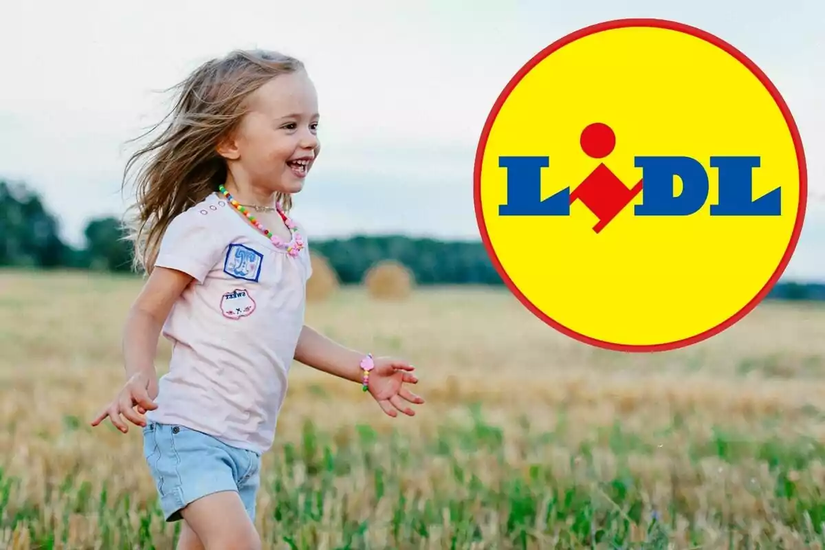 Niña corriendo en un campo con el logo de Lidl en la esquina derecha.