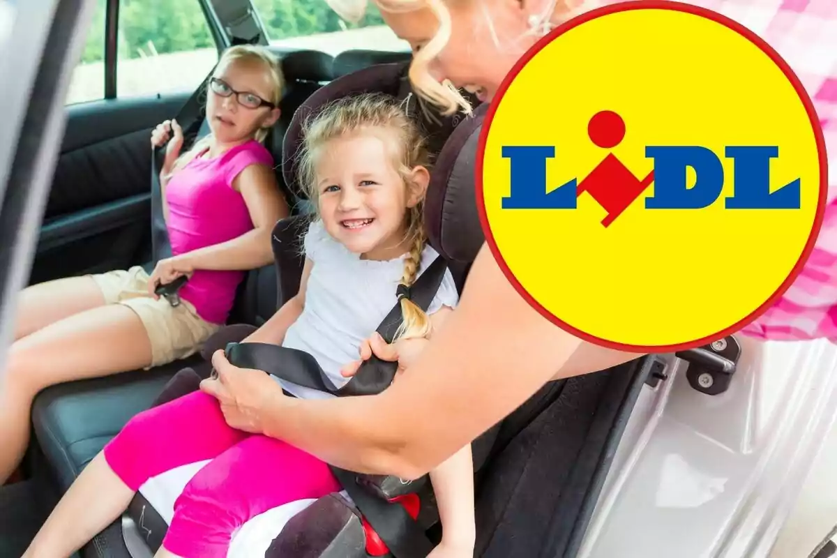 Una mujer abrochando el cinturón de seguridad a una niña en una silla de auto, con otra niña sentada al fondo y el logo de Lidl superpuesto en la imagen.