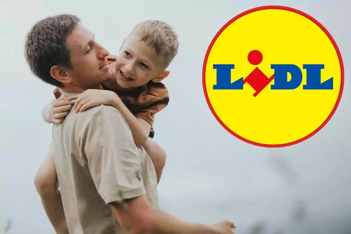 Un hombre sonriente sostiene a un niño en sus brazos mientras el niño lo abraza y ambos parecen felices; a la derecha se muestra el logotipo de Lidl.