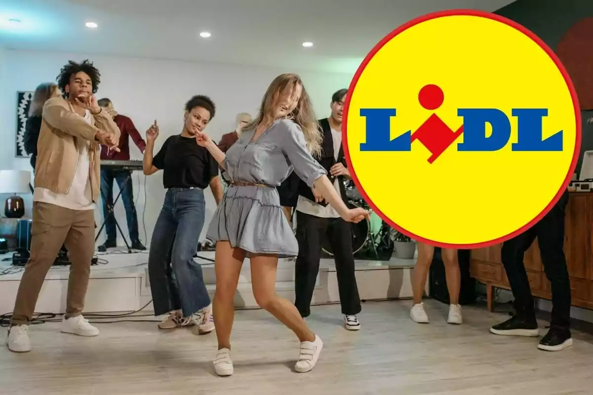 Un grupo de personas bailando en una fiesta con el logotipo de Lidl superpuesto.