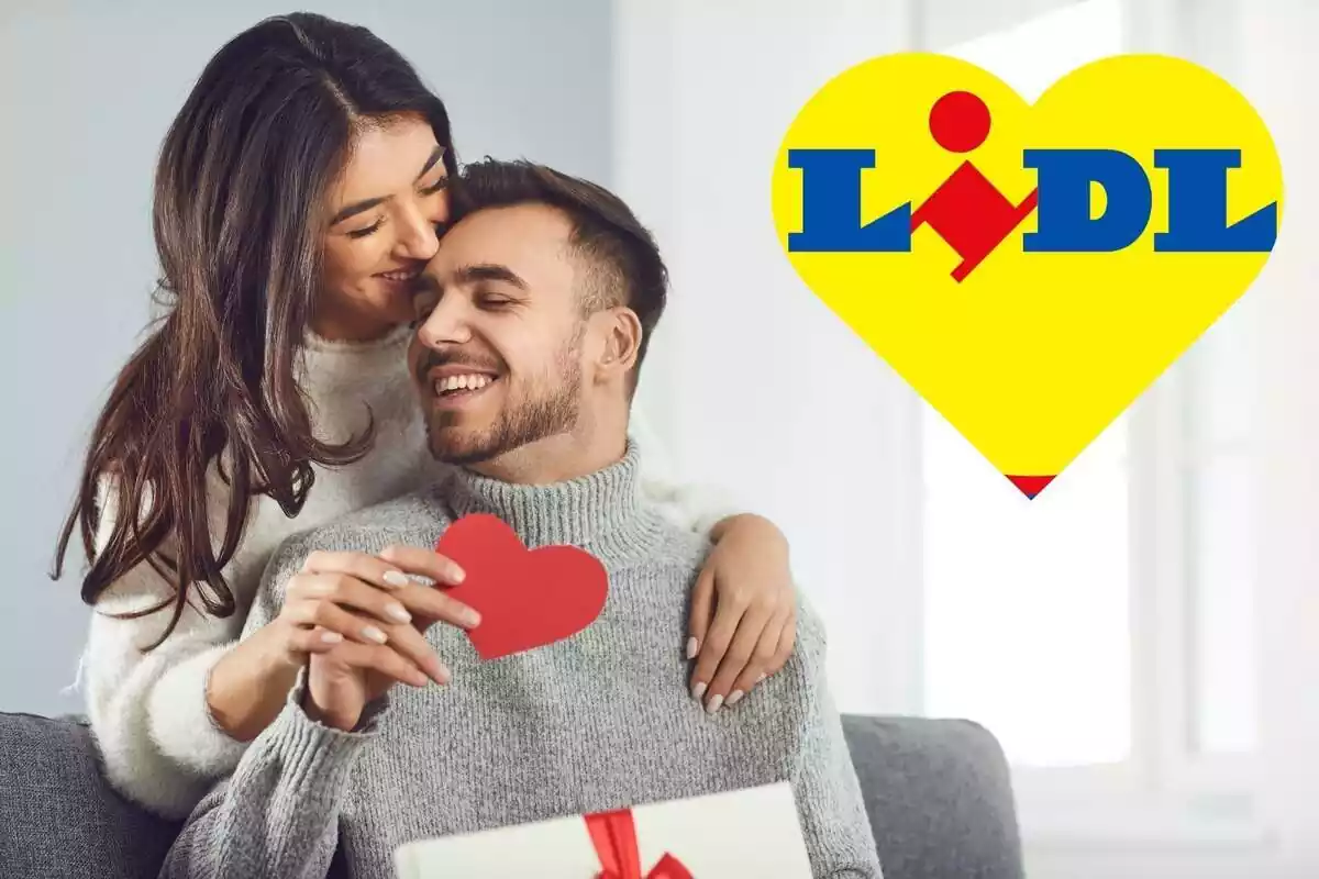 Corazón con el nombre de Lidl y pareja dándose un regalo de San Valentín