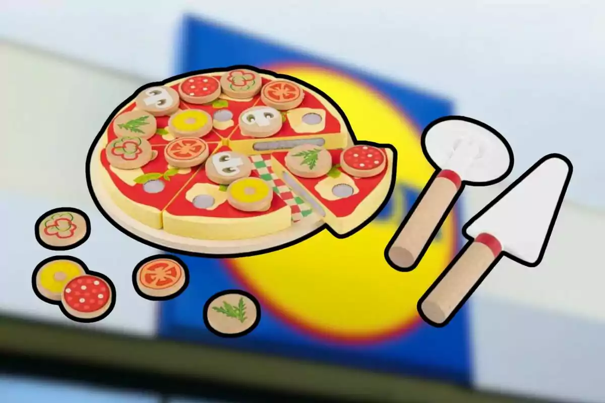 Juguete de pizza de madera con ingredientes y utensilios sobre un fondo borroso. Juguete de pizza de madera con ingredientes y utensilios sobre un fondo borroso.
