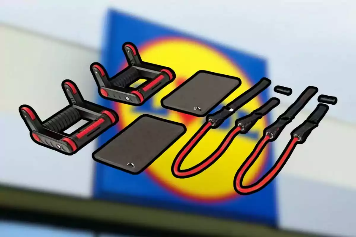 Accesorios de ejercicio en primer plano con un fondo desenfocado de un logotipo. Accesorios de ejercicio en primer plano con un fondo desenfocado de un logotipo.