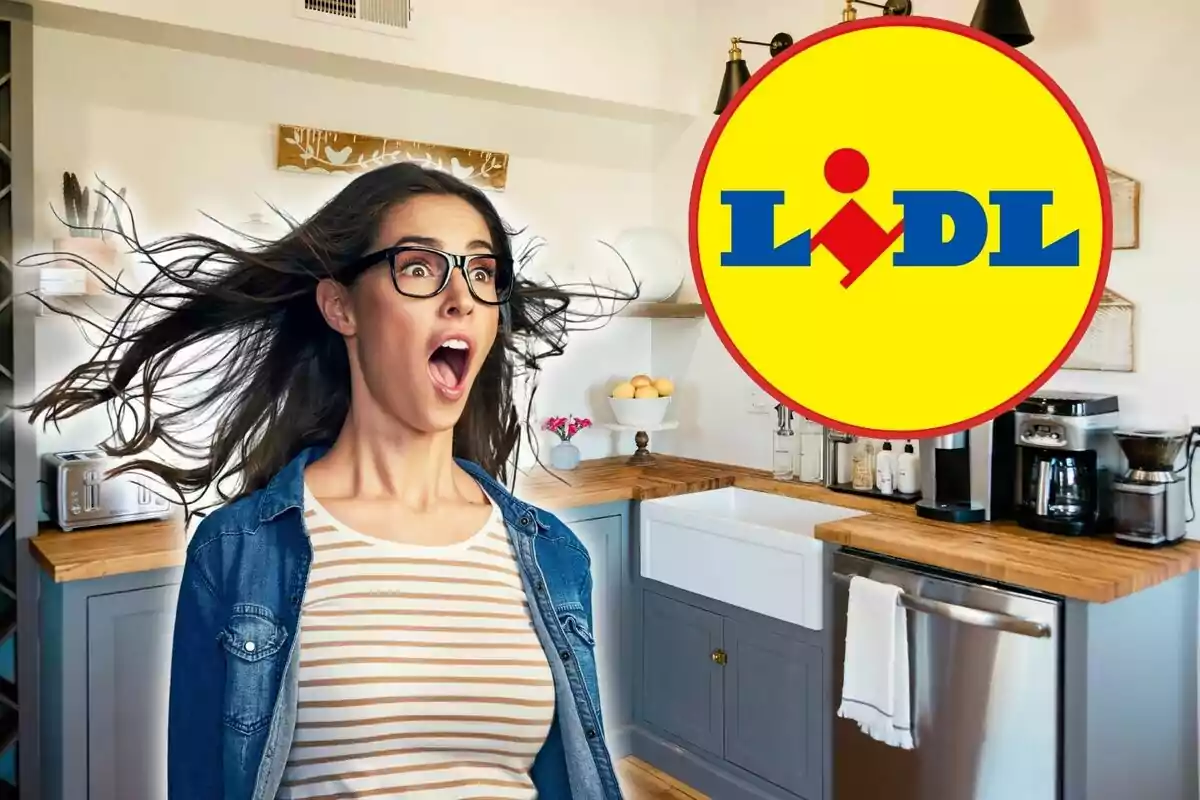 Mujer sorprendida en una cocina moderna con el logotipo de Lidl en la esquina superior derecha.