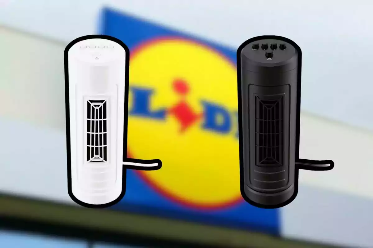 Dos ventiladores pequeños de color blanco y negro frente a un cartel borroso de la tienda Lidl Dos ventiladores pequeños de color blanco y negro frente a un cartel borroso de la tienda Lidl