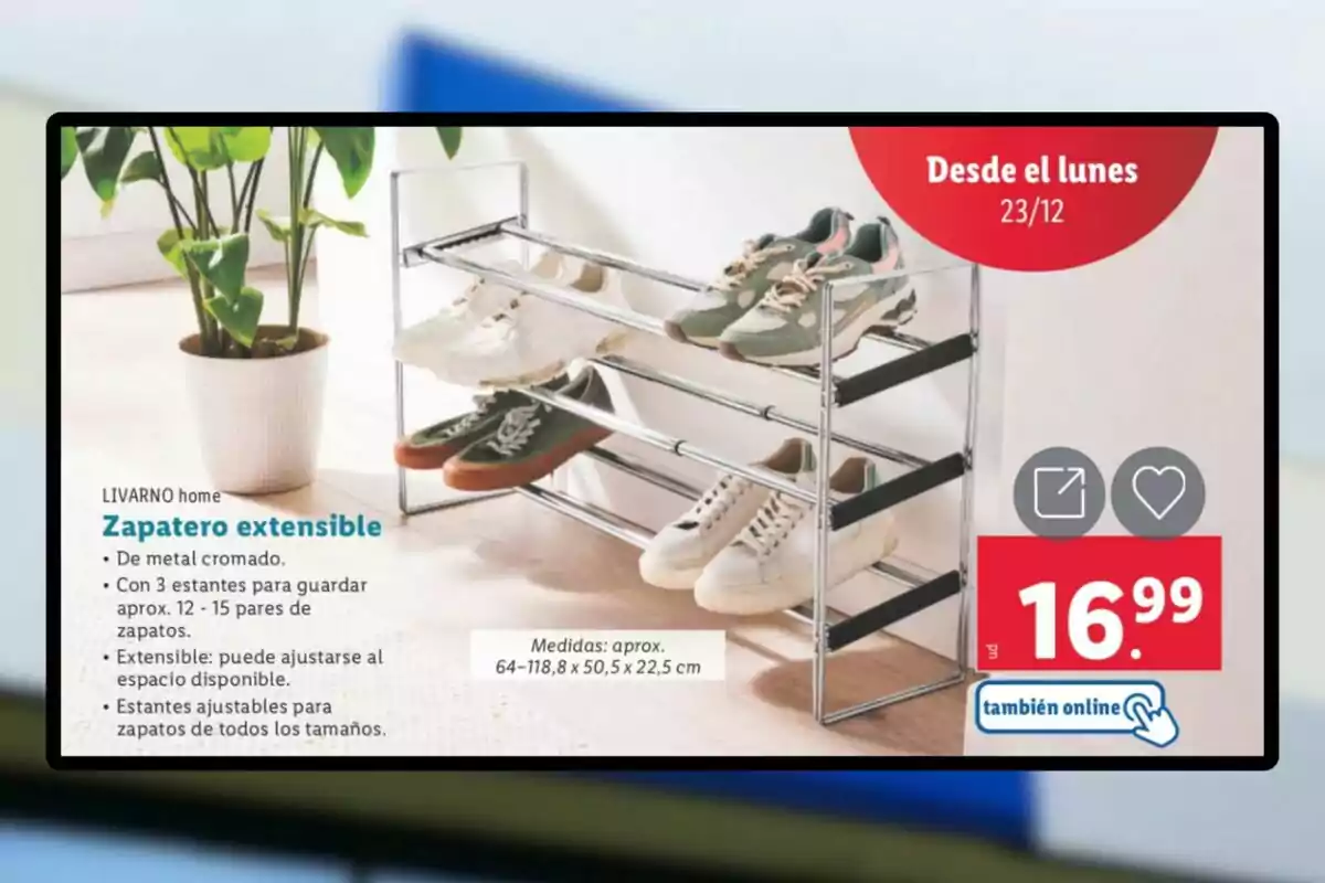 Zapatero extensible de metal cromado con tres estantes para guardar entre 12 y 15 pares de zapatos, ajustable al espacio disponible, con precio de 16.99 euros y disponible también online. Zapatero extensible de metal cromado con tres estantes para guardar entre 12 y 15 pares de zapatos, ajustable al espacio disponible, con precio de 16.99 euros y disponible también online.